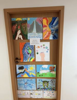 Obraz wyróżniający aktualność